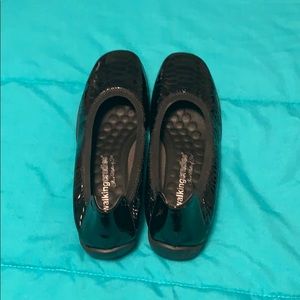 Walking Cradles Black Snake Alias Flats